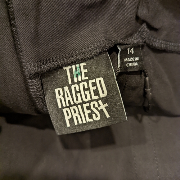 Black Chain-Accent Mini Skirt - Picture 10 of 10